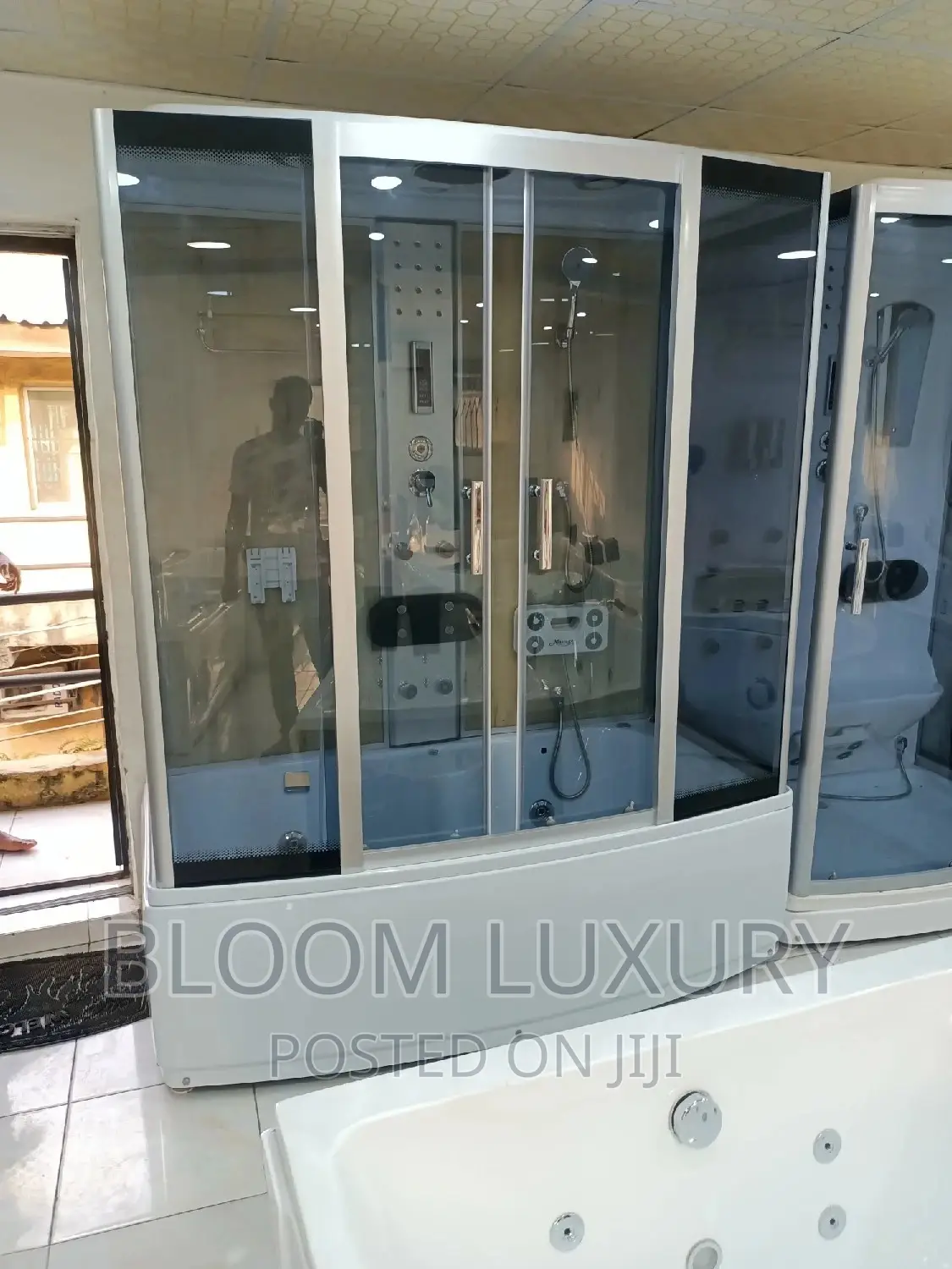 Jacuzzi Steam Shower Enclosure (Spain)