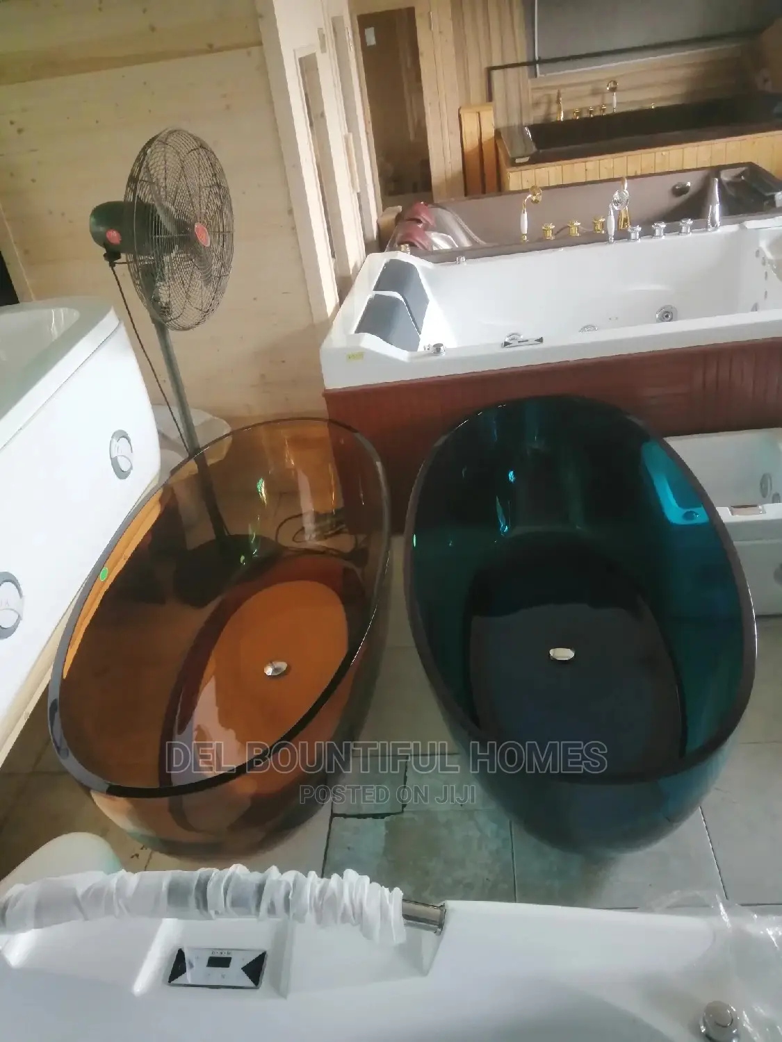 Glassy Crome Jacuzzi