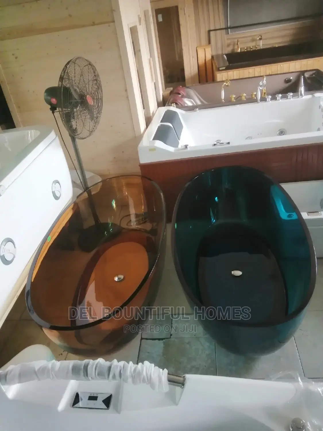 Glassy Crome Jacuzzi