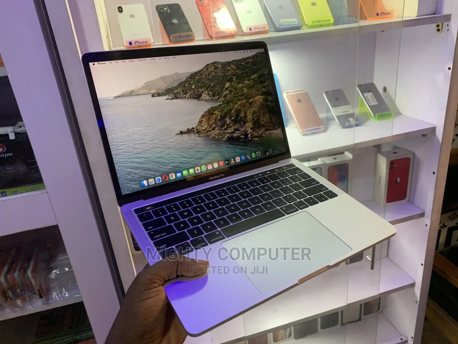 New Laptop Apple MacBook Pro 2017 8GB Intel Core I5 256GB