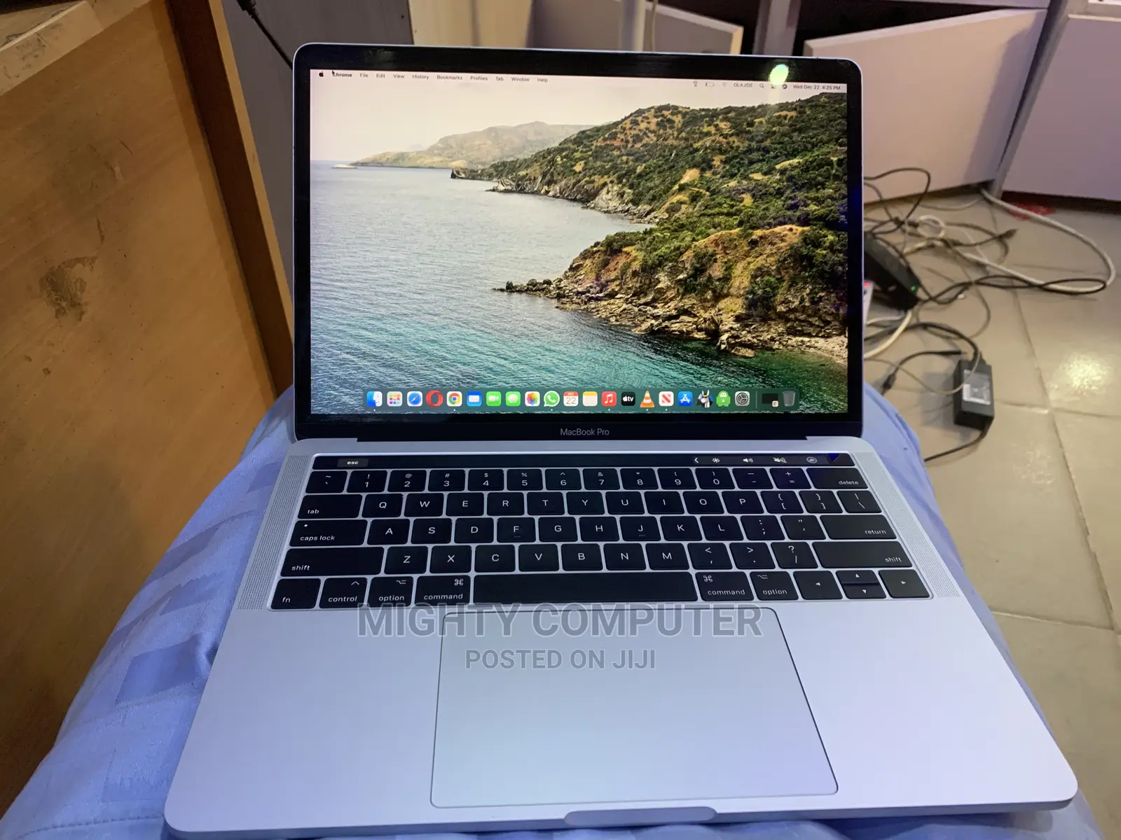 New Laptop Apple MacBook Pro 2017 8GB Intel Core I5 256GB