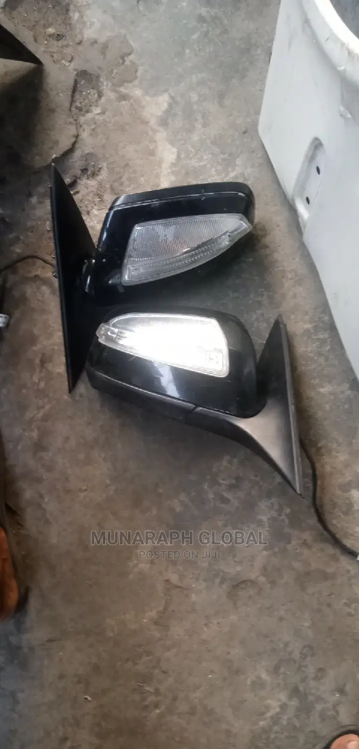 Mercedes Benz C300 W204 Side Mirror.