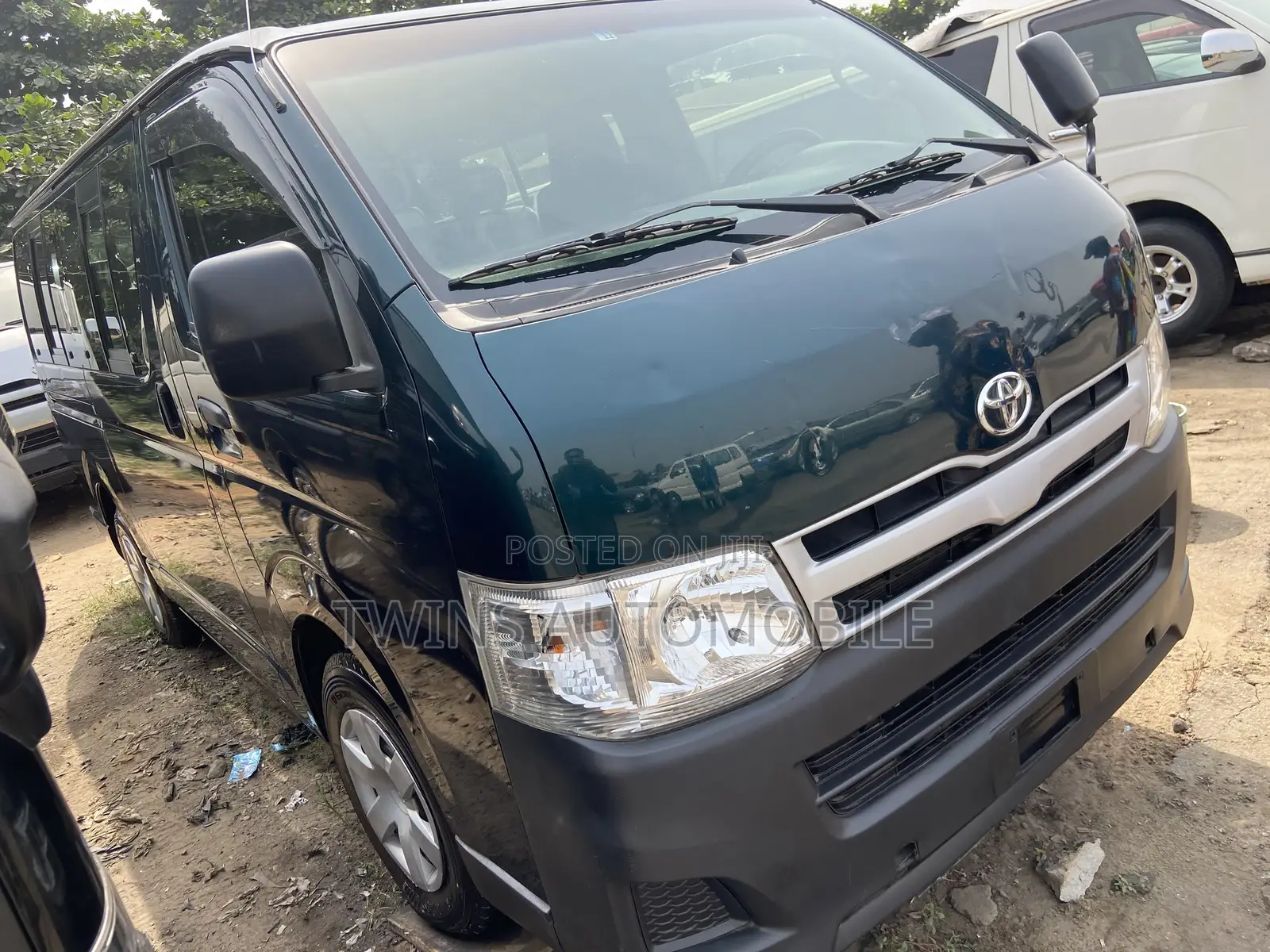 Toyota HiAce 2012 Green