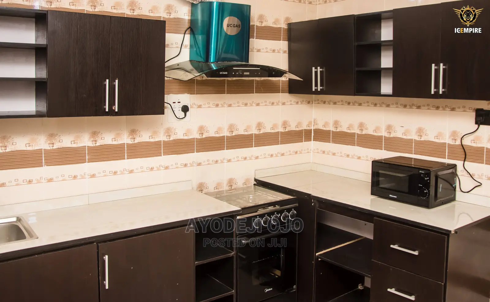 Icempire Shortlet Piose: 2 Bedroom Apartment With a Pool
