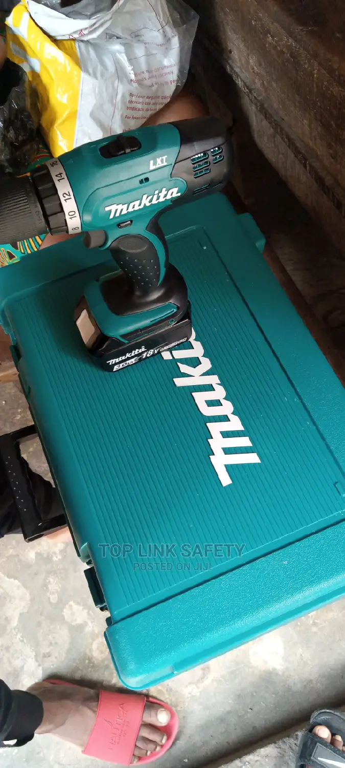 Makita Screw Machine 18volt. 3.0amps