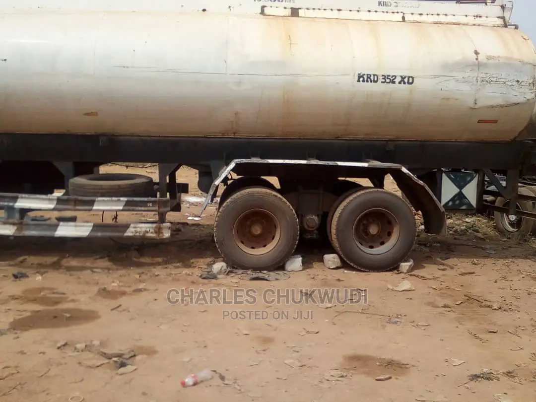 Petrol Tanker 50,000l With Supper 30 Axle