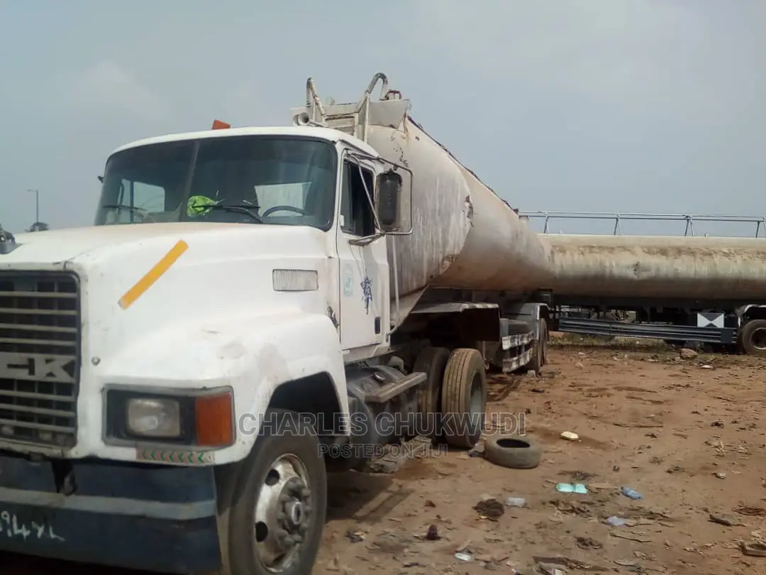 Petrol Tanker 50,000l With Supper 30 Axle