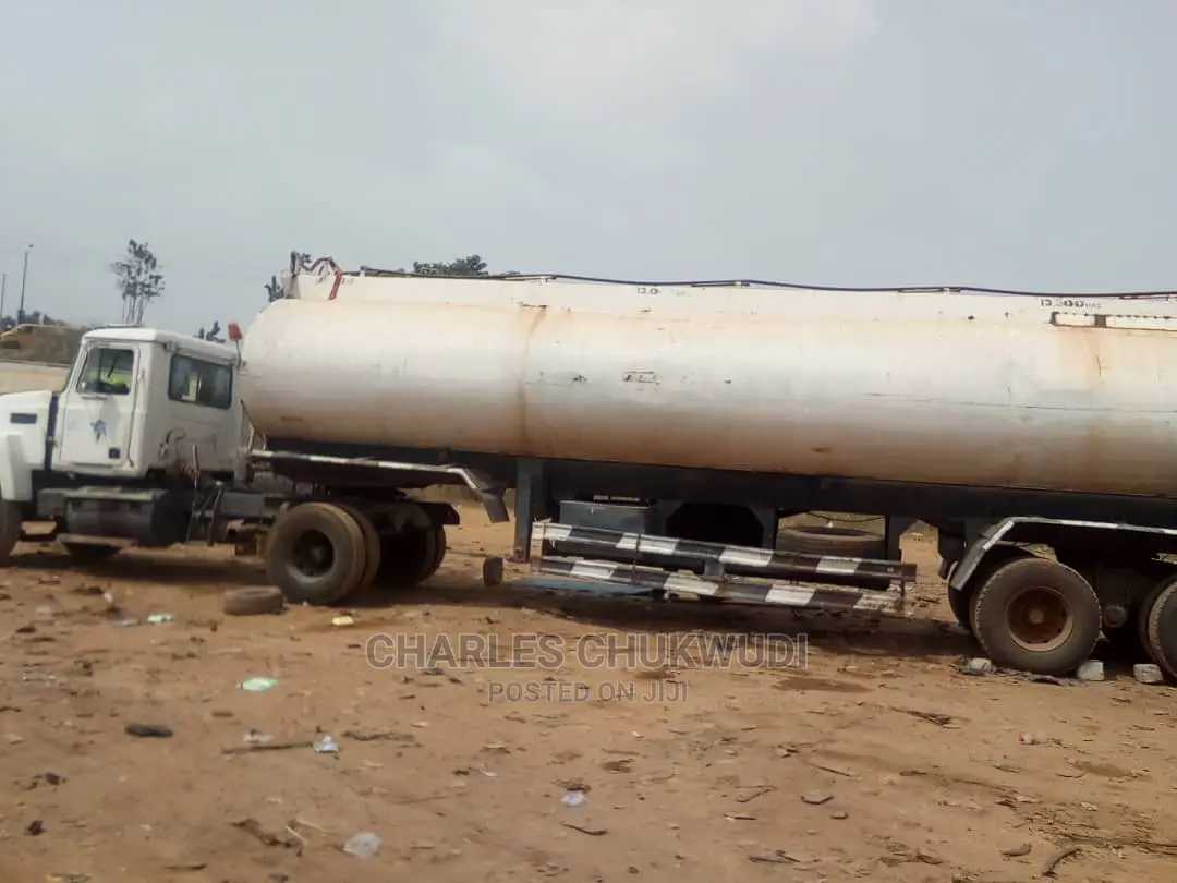 Petrol Tanker 50,000l With Supper 30 Axle