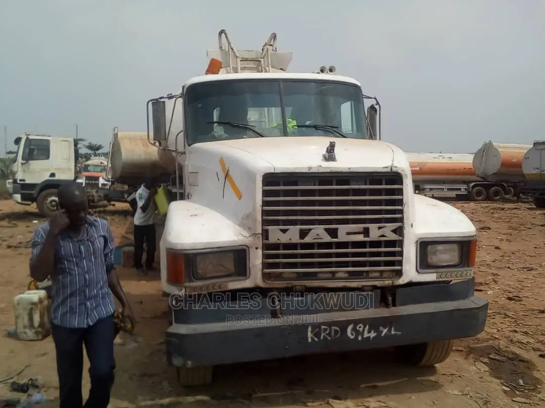 Petrol Tanker 50,000l With Supper 30 Axle