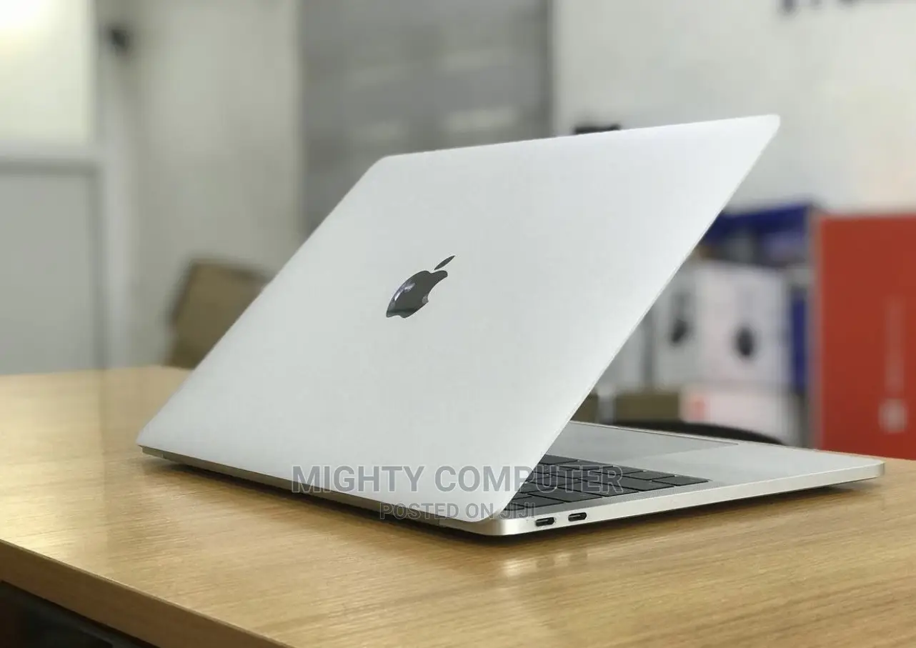 Laptop Apple MacBook Pro 2020 8GB Intel Core i5 256GB