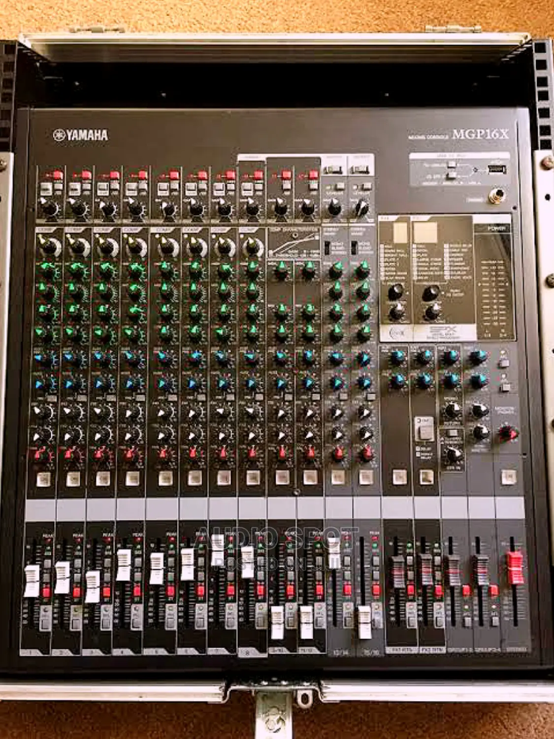 YAMAHA MGP16X 16-channels Mixer