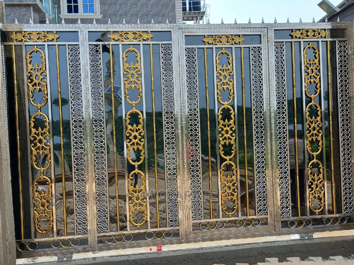 Stainless Steel Gold and Black Design Gate
