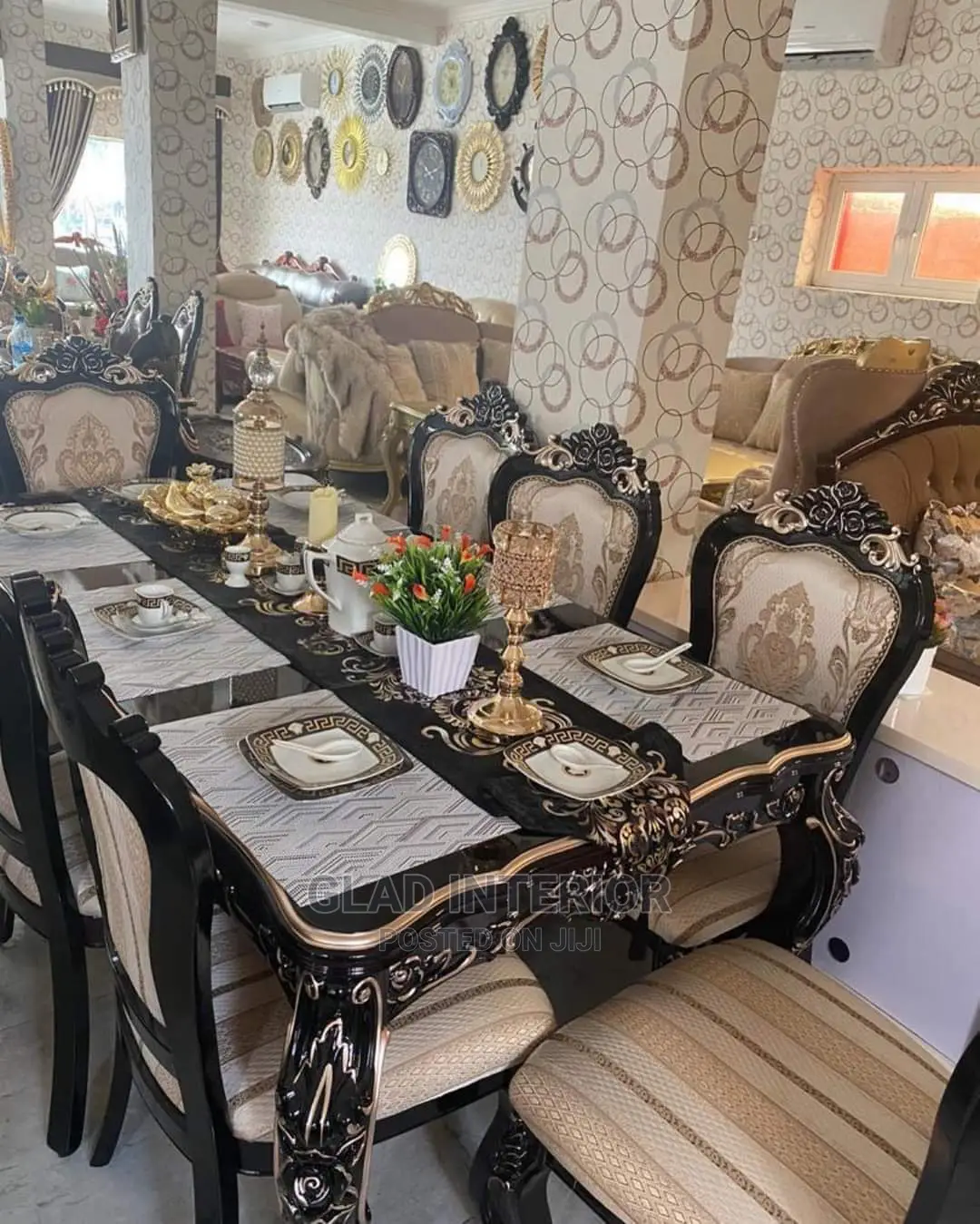 Royal Dining by Eight