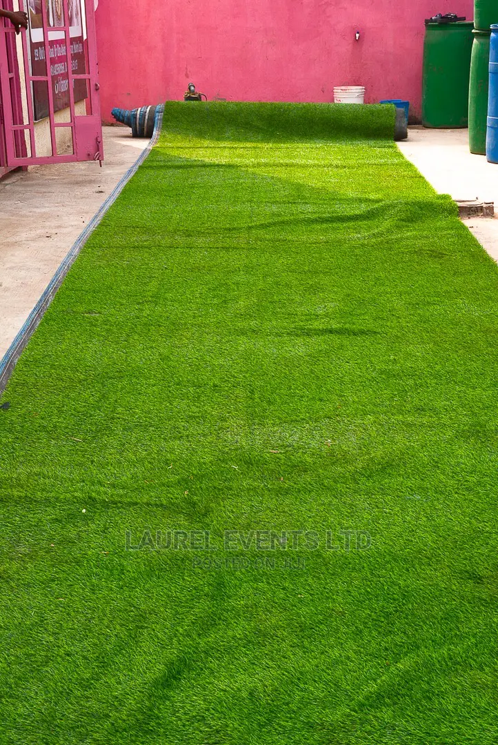Rent Red Green Carpet, Ring Centrepiece, Tall Vases