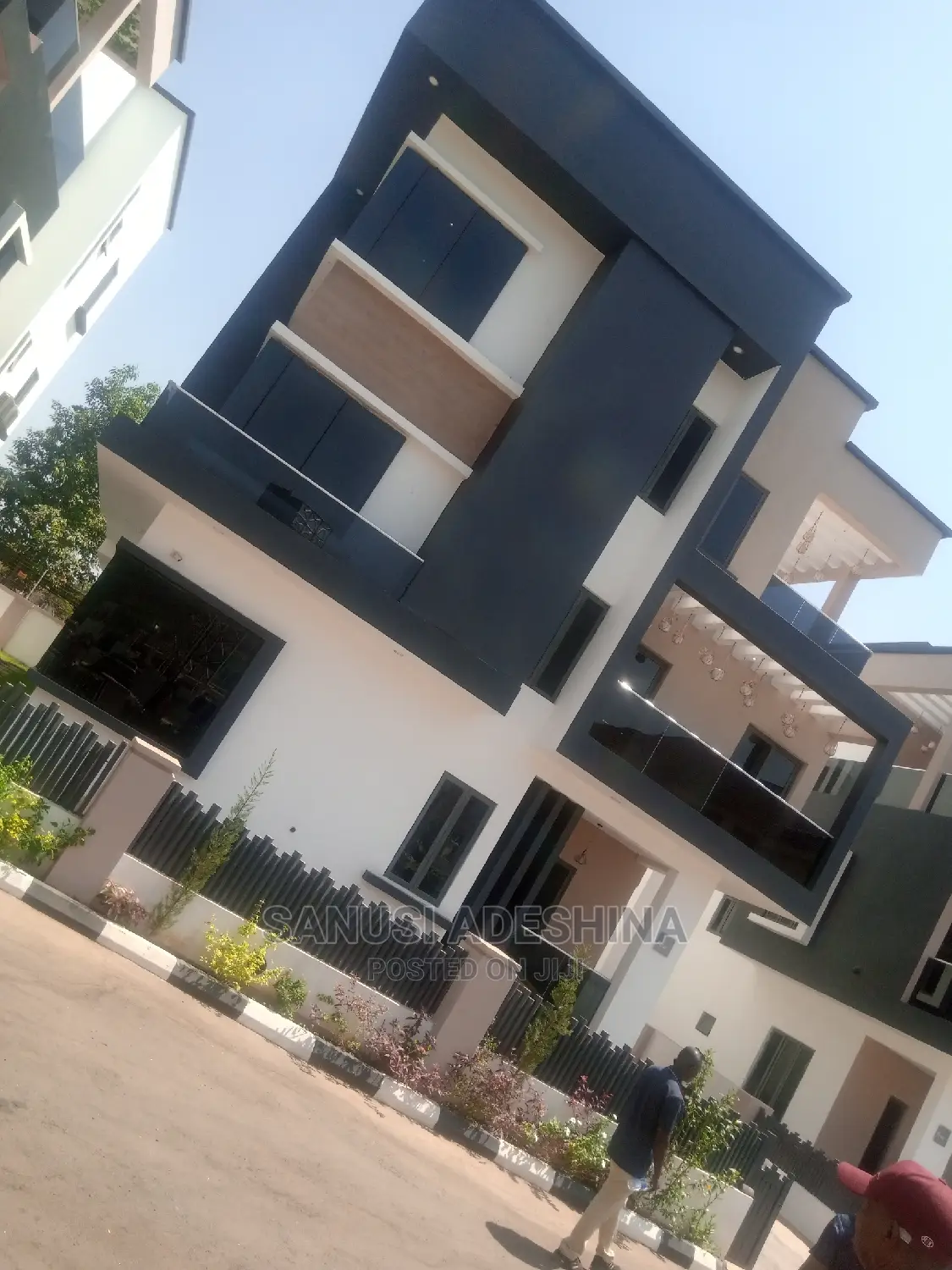 6bdrm Duplex in Diplomatic Zone Area for sale