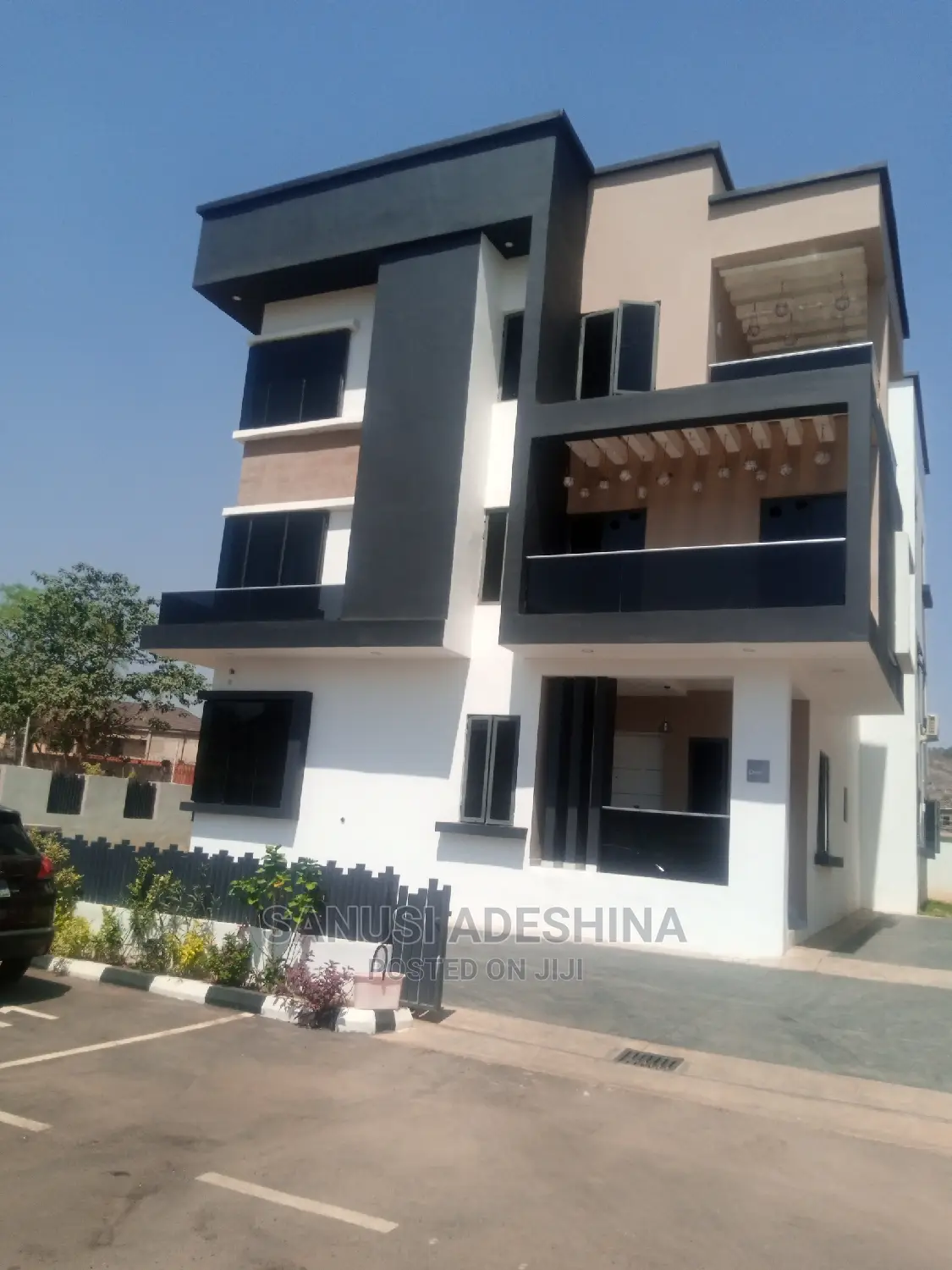 6bdrm Duplex in Diplomatic Zone Area for sale