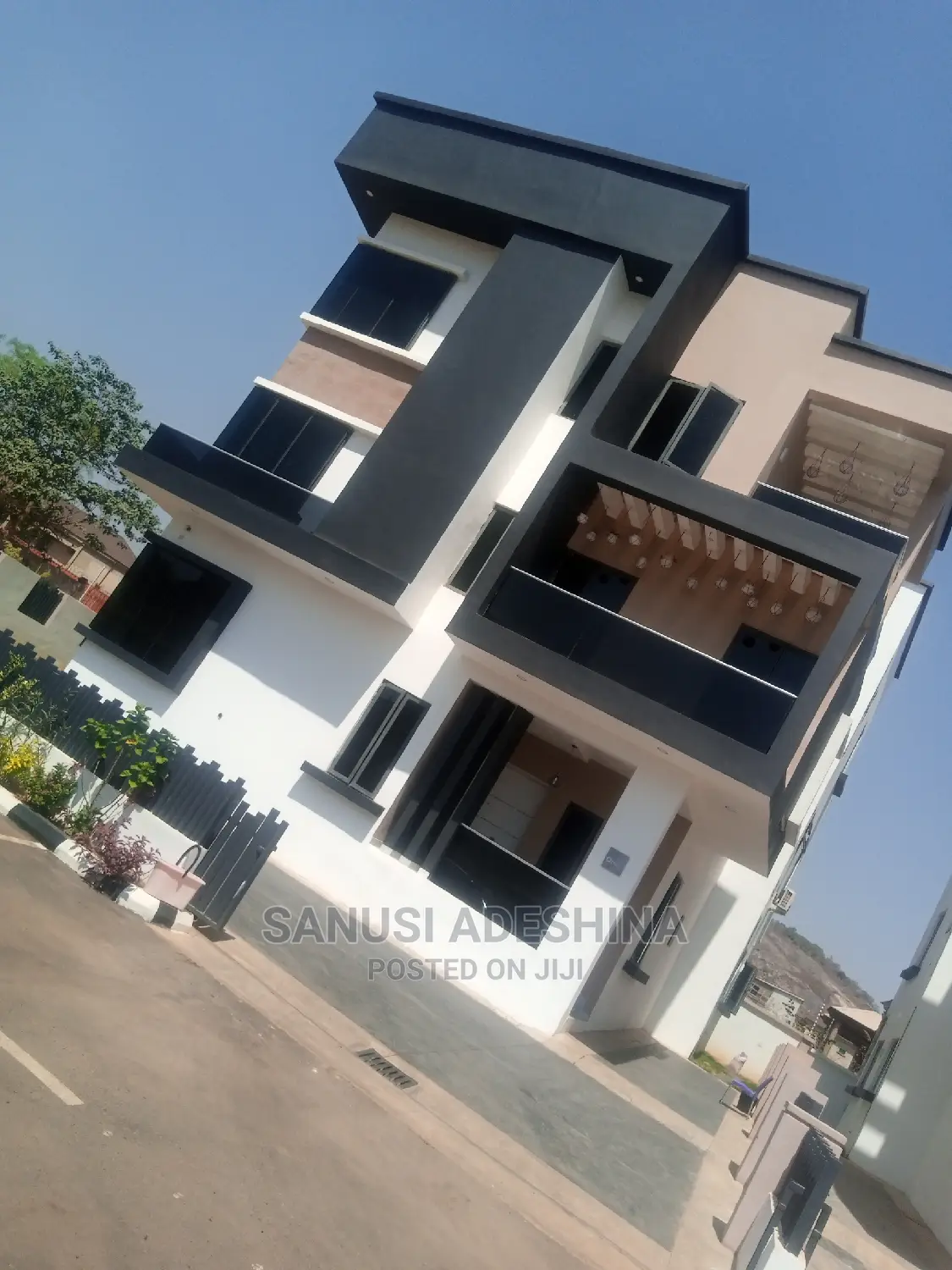 6bdrm Duplex in Diplomatic Zone Area for sale
