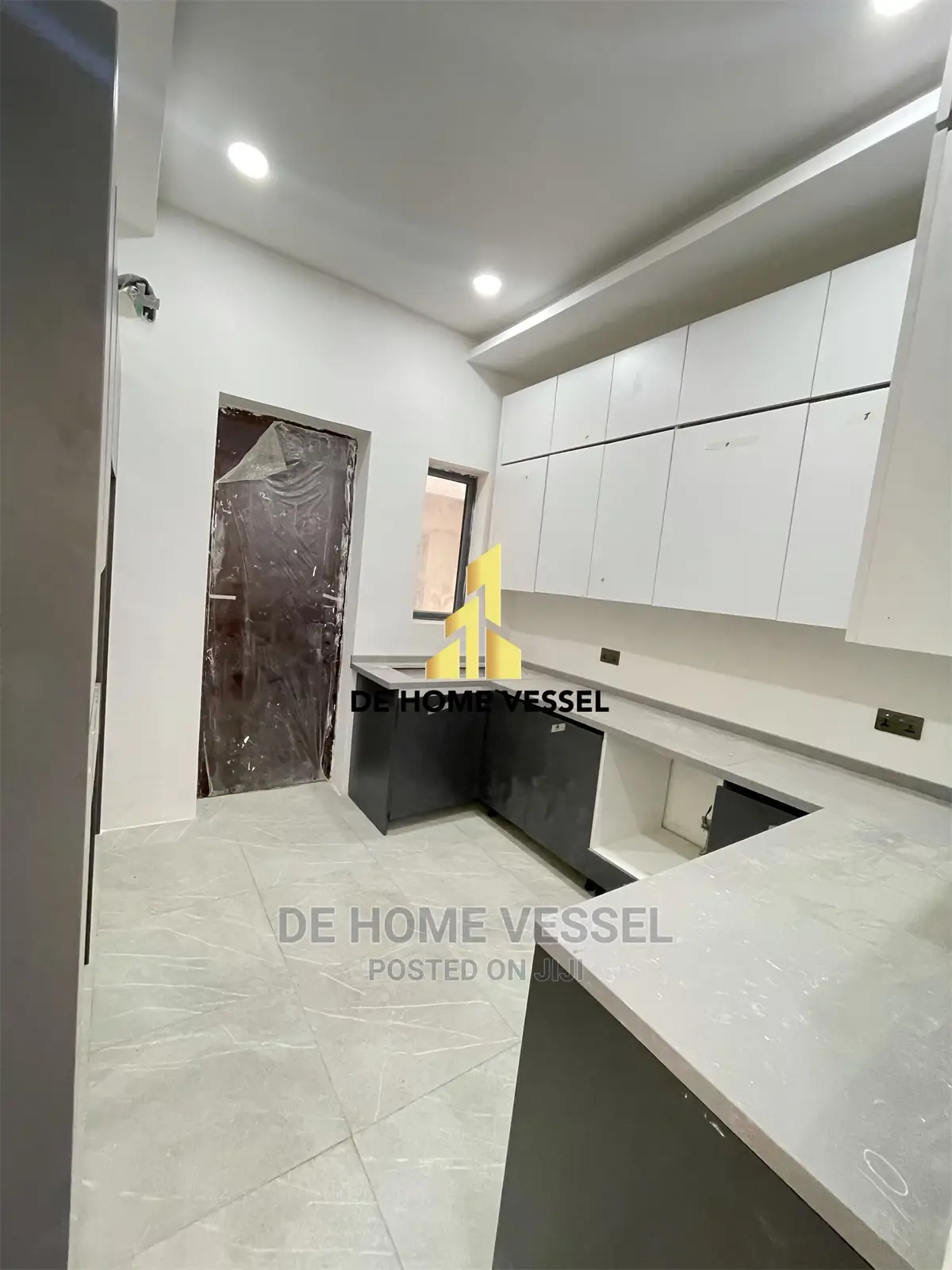 4bdrm Townhouse/Terrace in Lekki Phase 1 for Sale