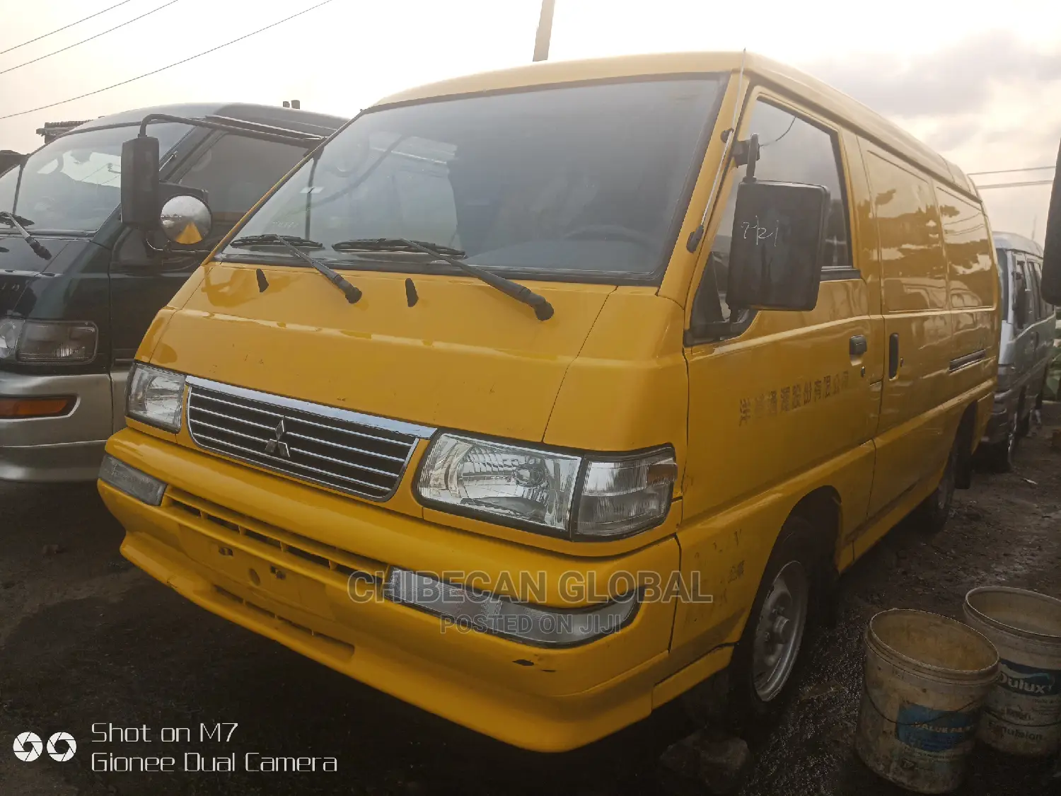 Mitsubishi L300 2004 Orange