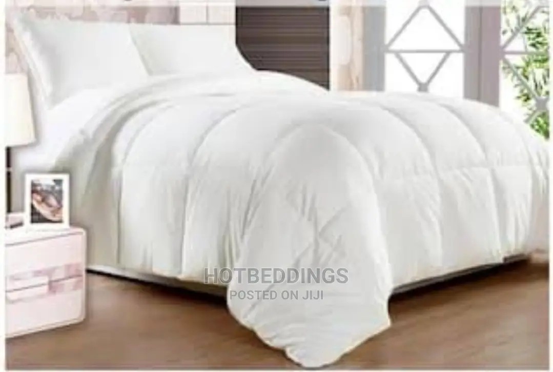 White Duvet,Bedsheet With 4 Pillow Cases