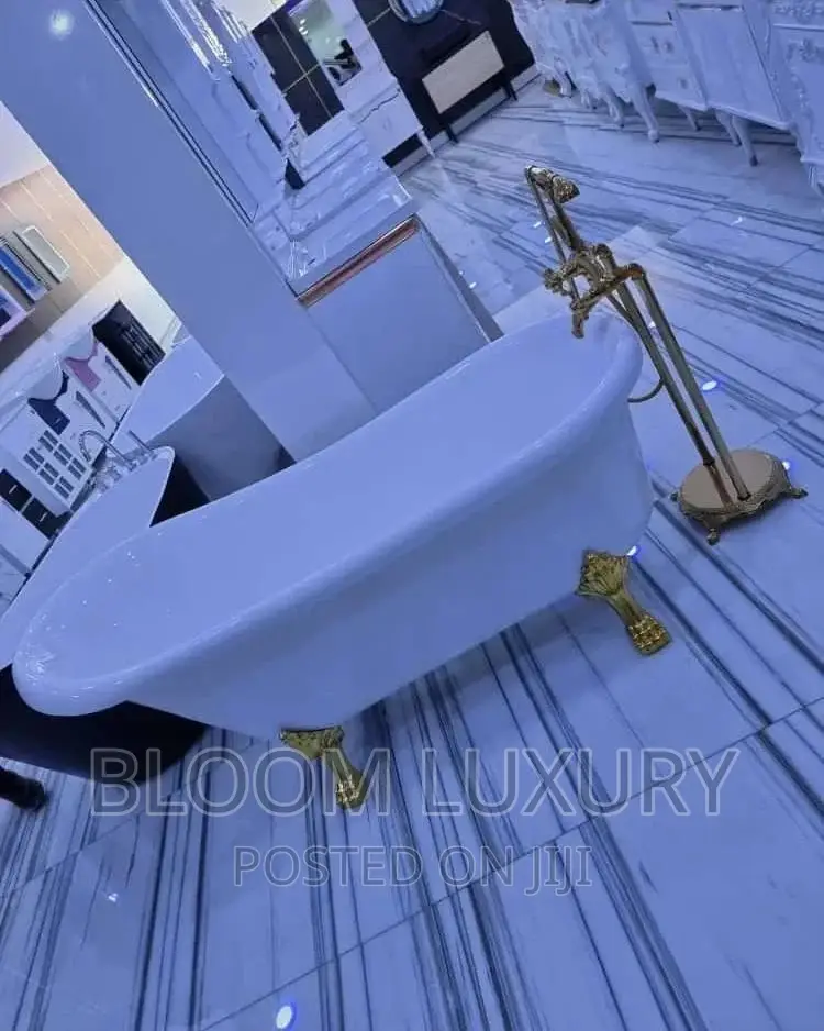 Gold Animal Leg Bathtub