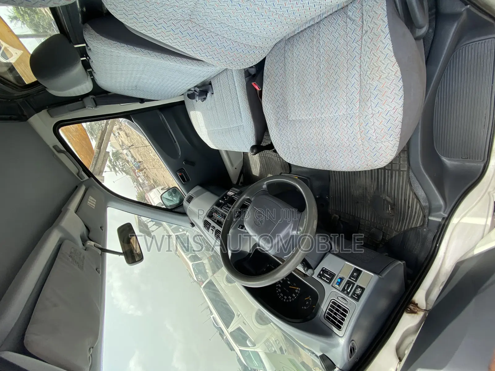Toyota HiAce 2004 White