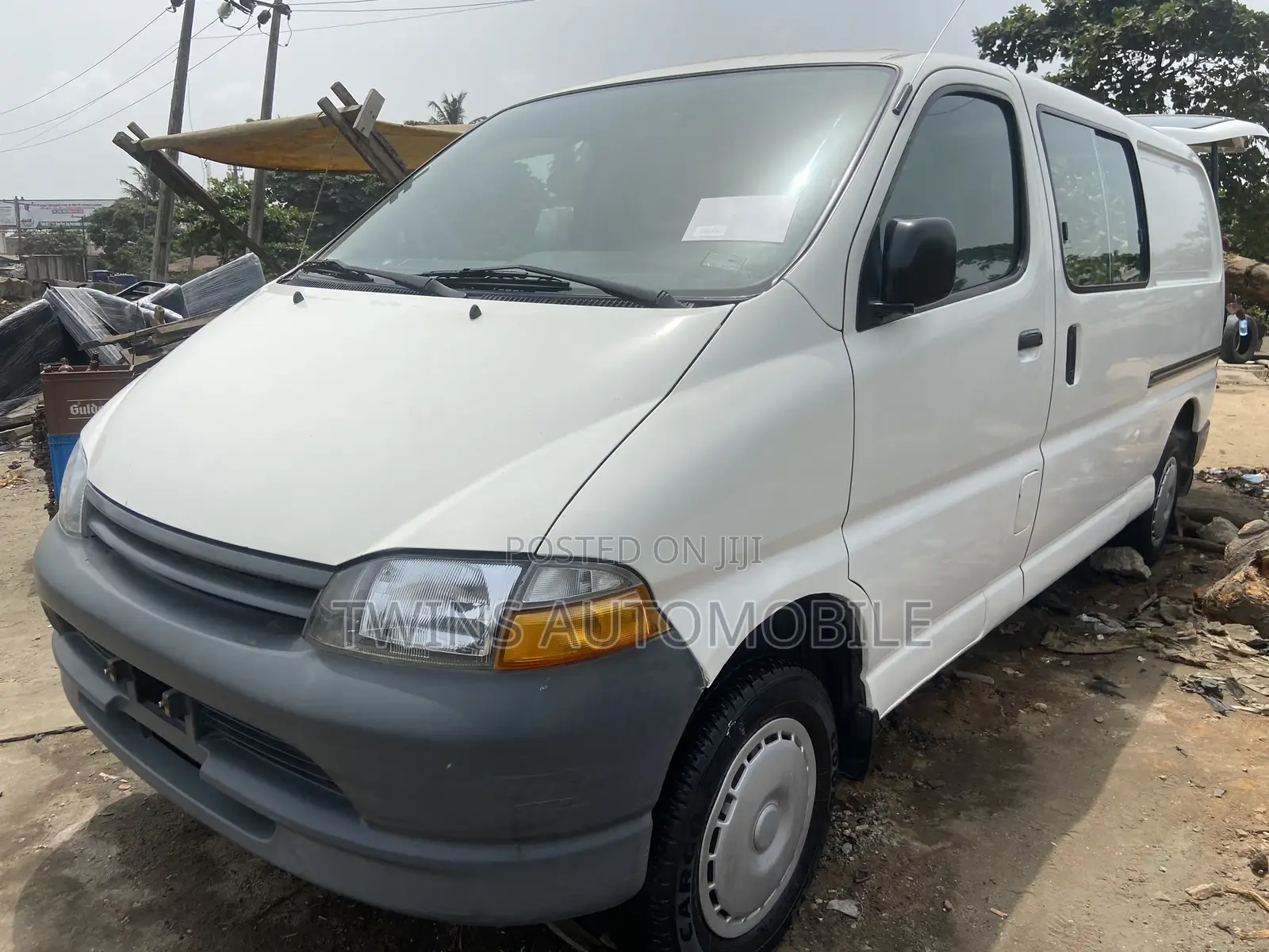 Toyota HiAce 2004 White