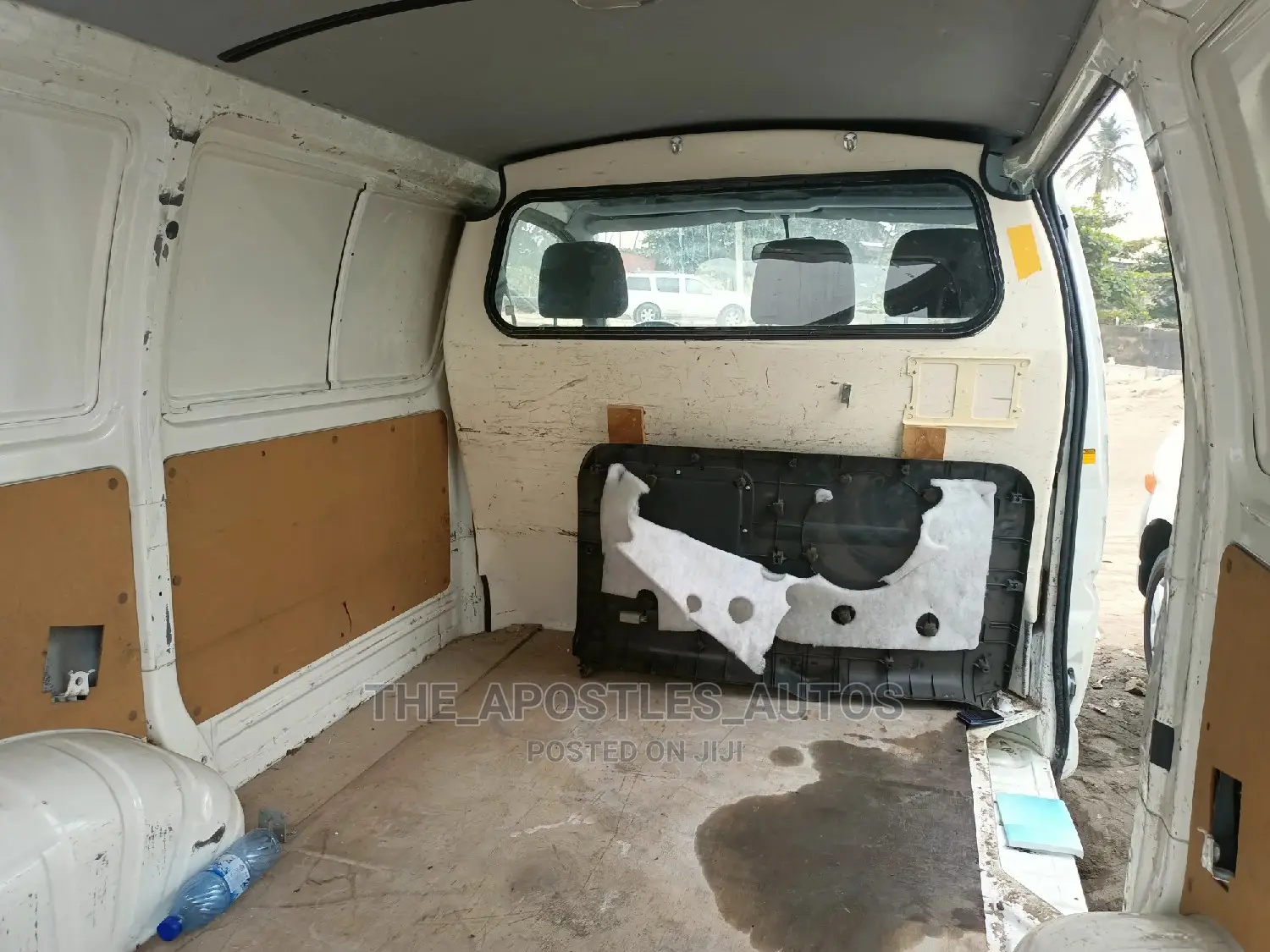 Toyota HiAce 2000 White