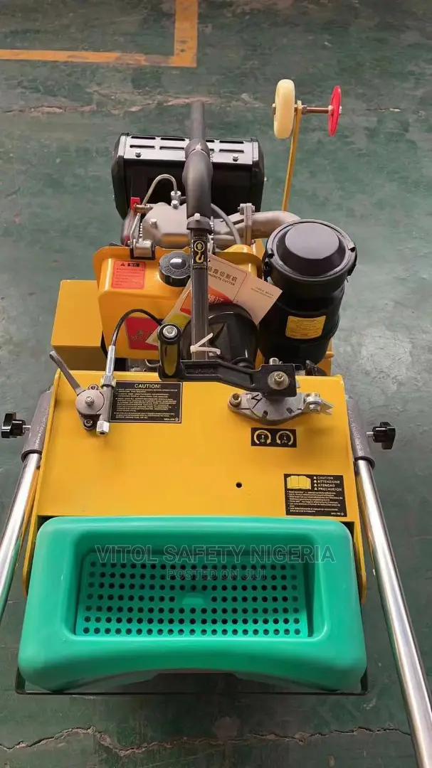 Asphalt Cutting Machine