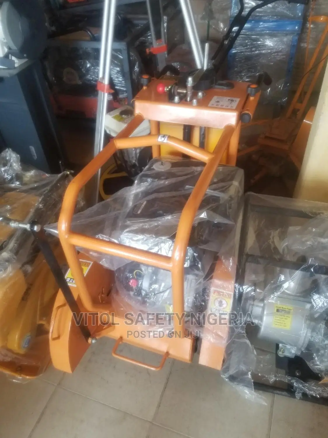 Asphalt Cutting Machine
