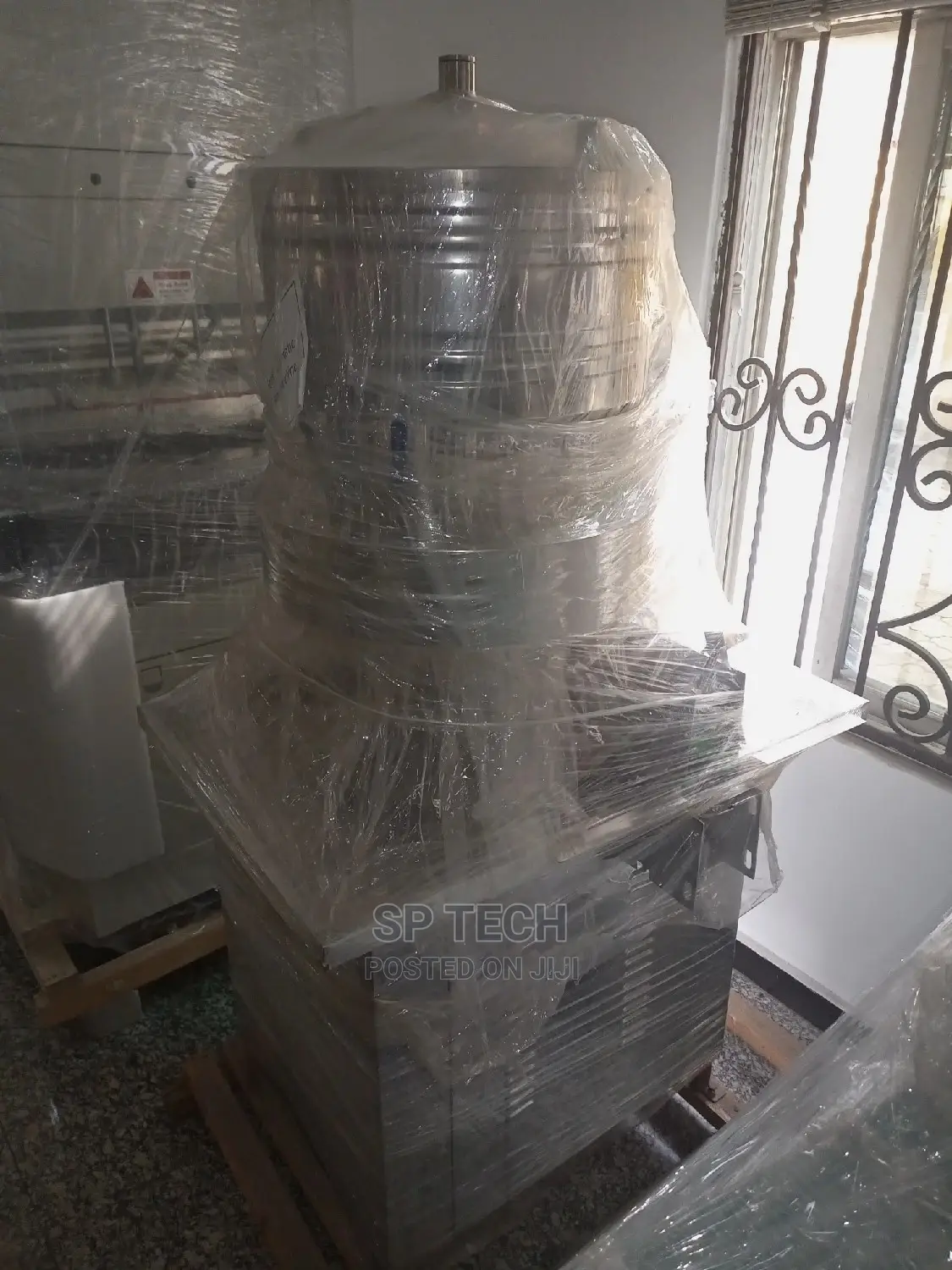 12 Nozzle Bottle Water Filling Machine Fairly