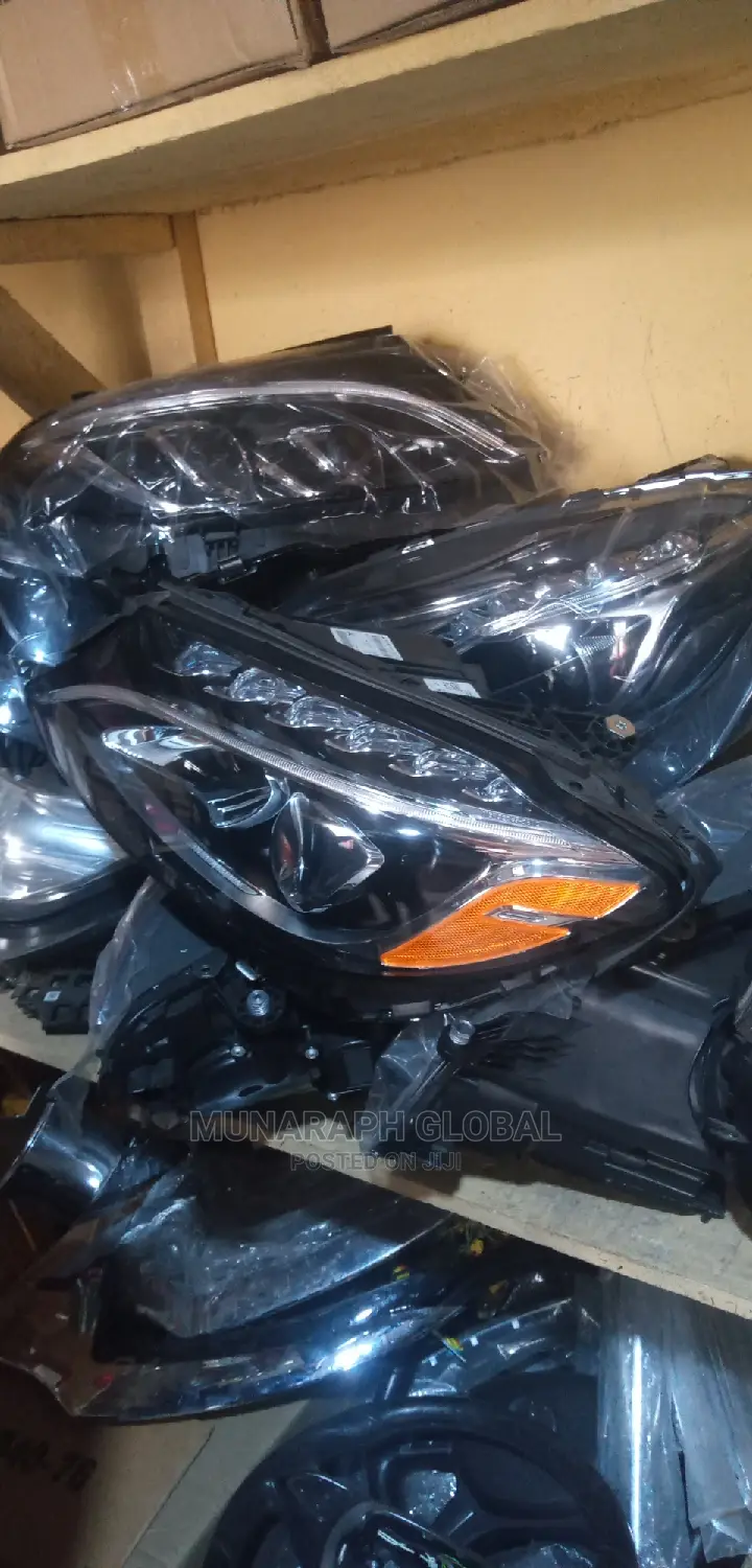 2018 Model Mercedes Benz C300 W205 Headlamp Set (Charger).