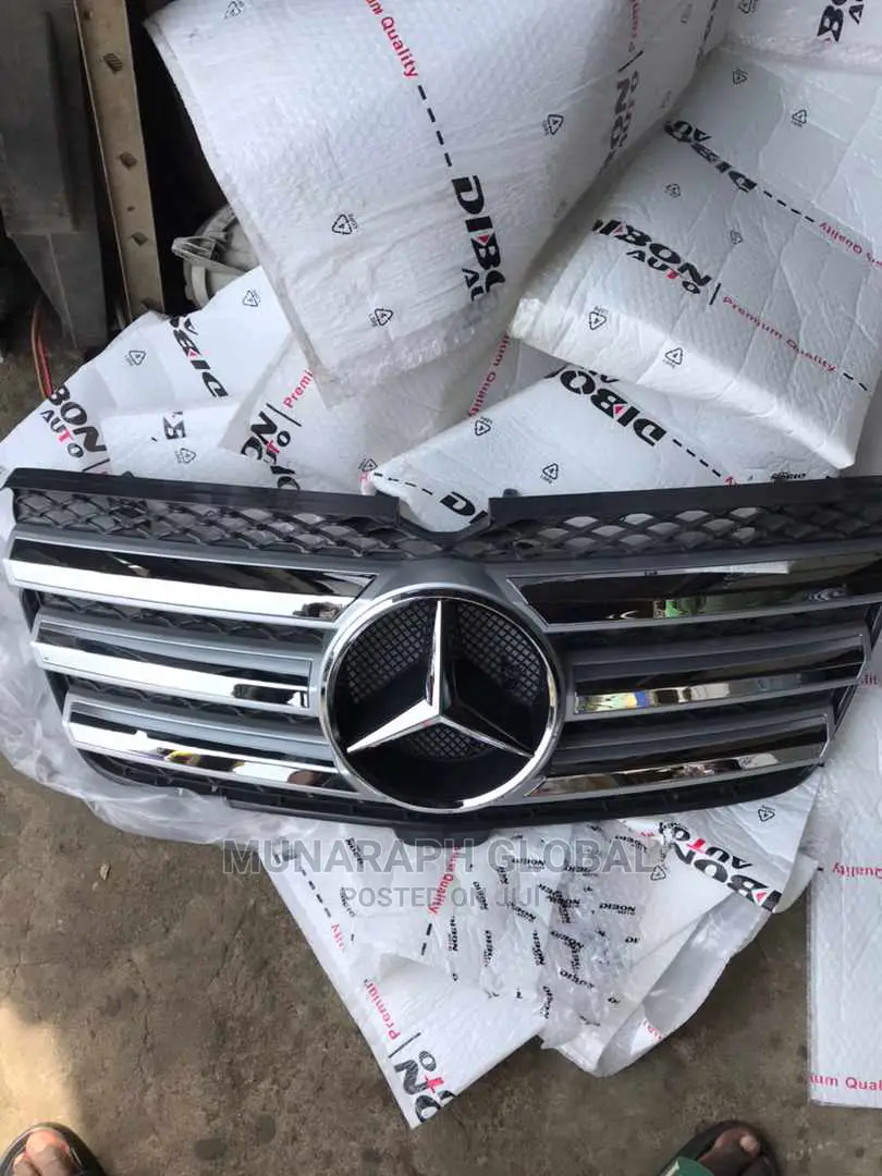2011 Model Mercedes Benz GL 450 Front Grille.