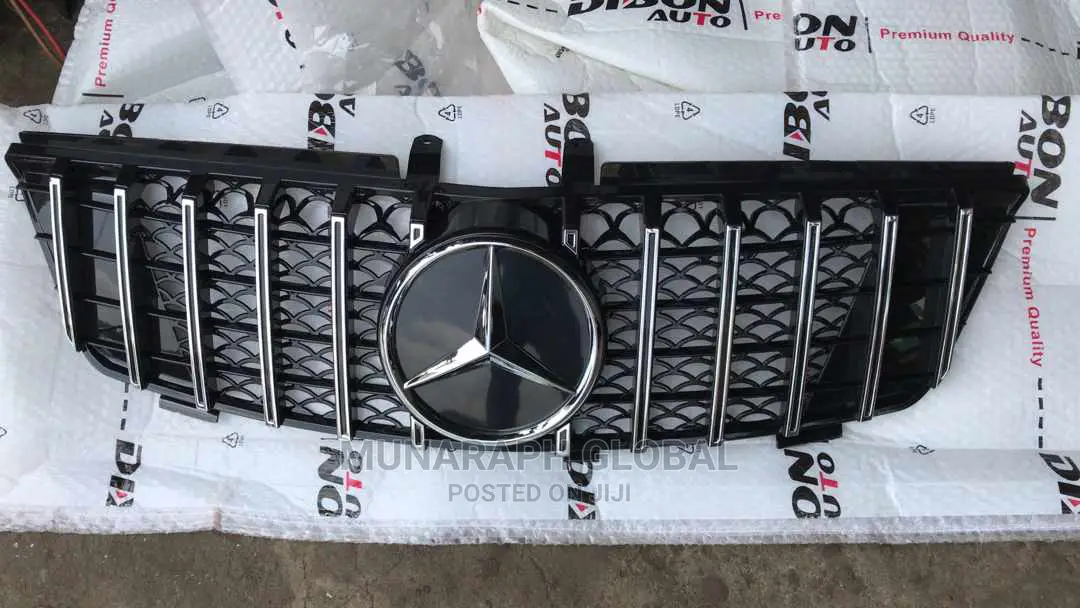 2010 Model Mercedes Benz ML 350 GT Front Grille.