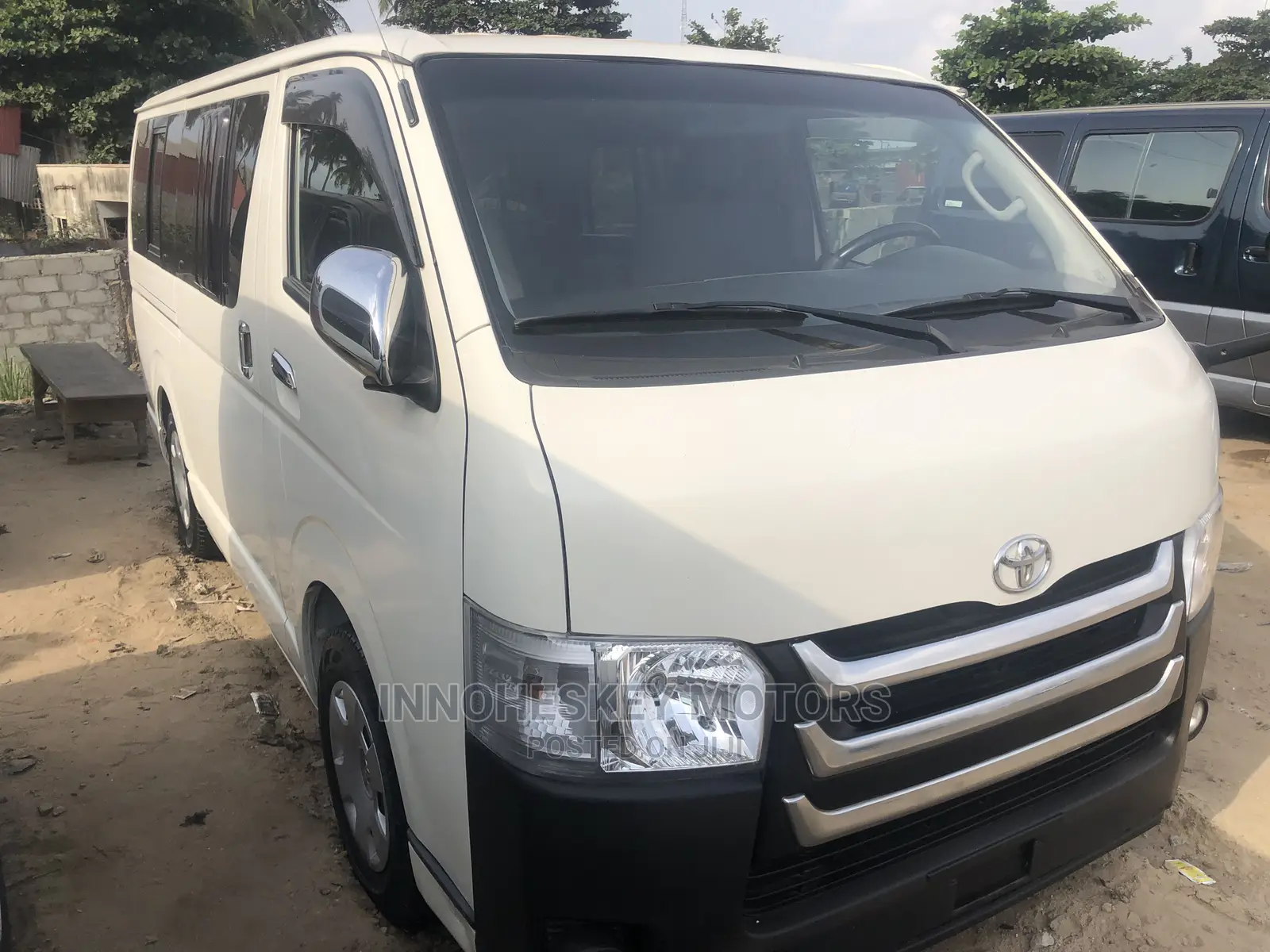 Toyota HiAce 2010 White