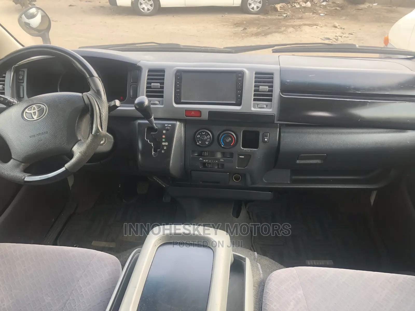 Toyota HiAce 2010 White