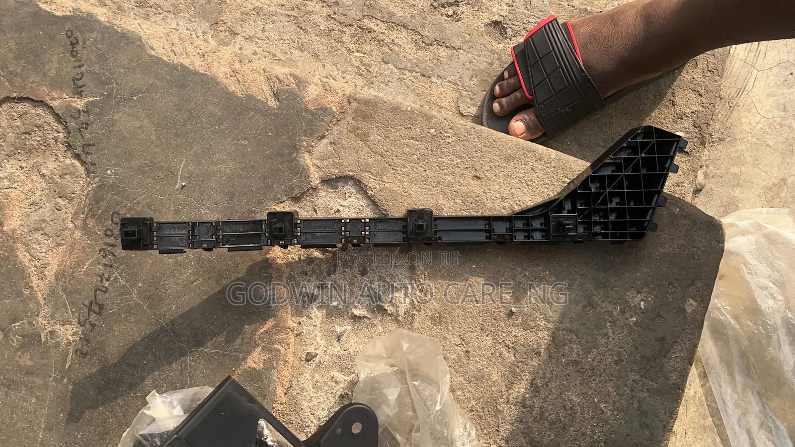 Back Bumber Hanger 2018 Honda CRV