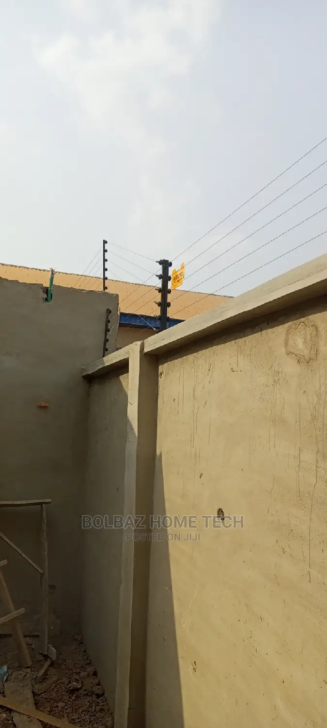Electric Fence-Wire; Danger for Intruder