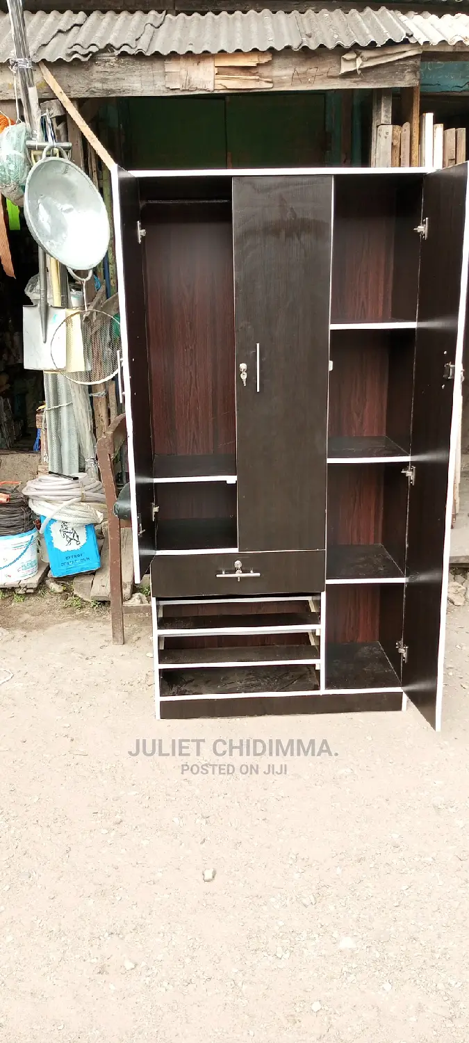 Quality 3 X 6ft Wooden Standing Wardrobe With Drawers.