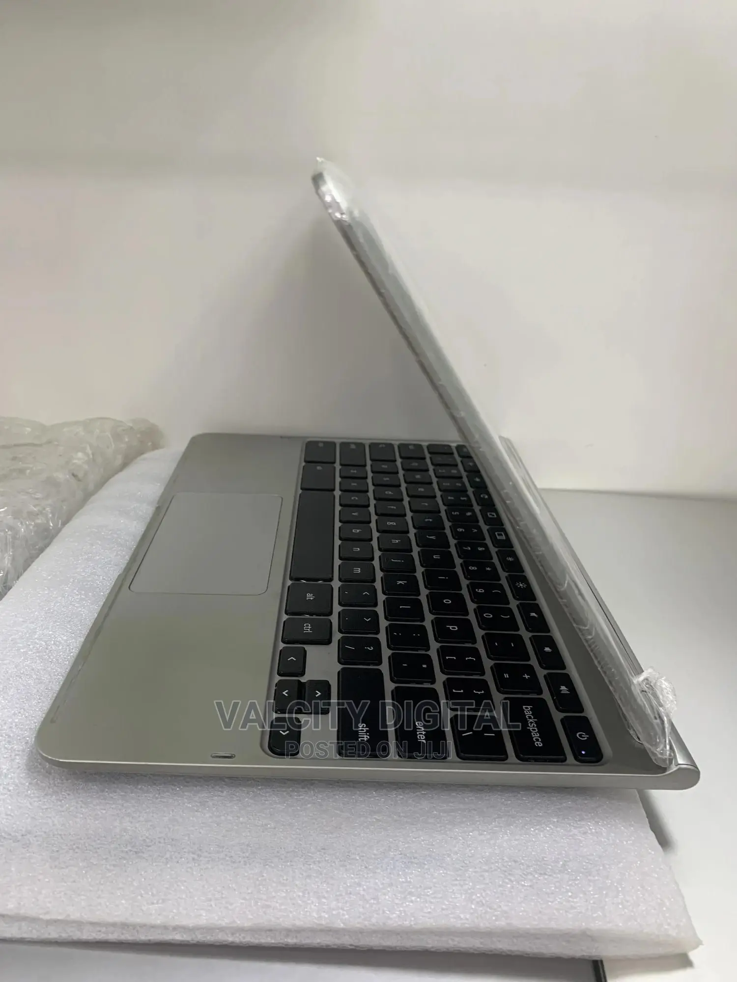 Laptop Samsung XE303C12 4GB Intel Celeron SSD 16 GB