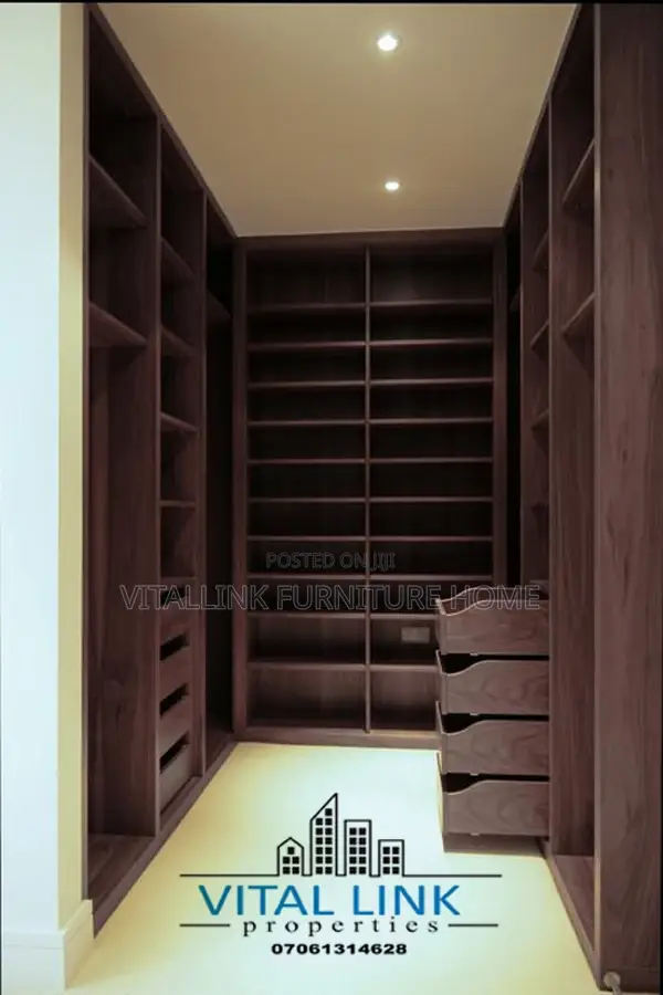 Gracefully Designed LUXURIOUS Wardrobe/Closet for Your Home