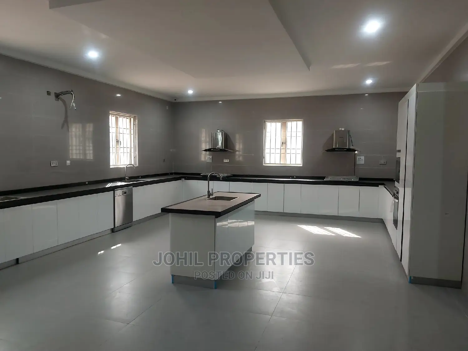 9bdrm Mansion in Maitama for sale