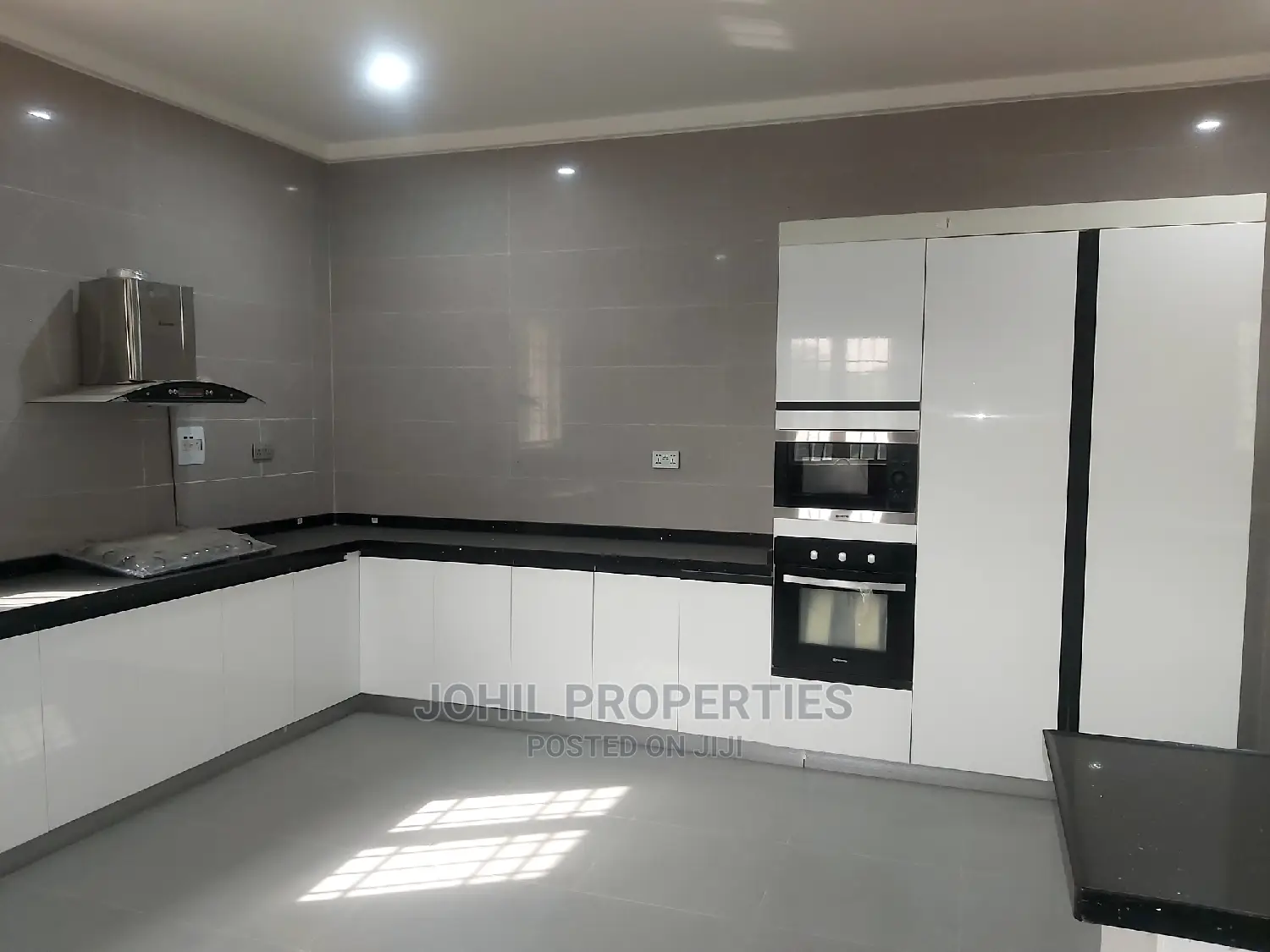 9bdrm Mansion in Maitama for sale