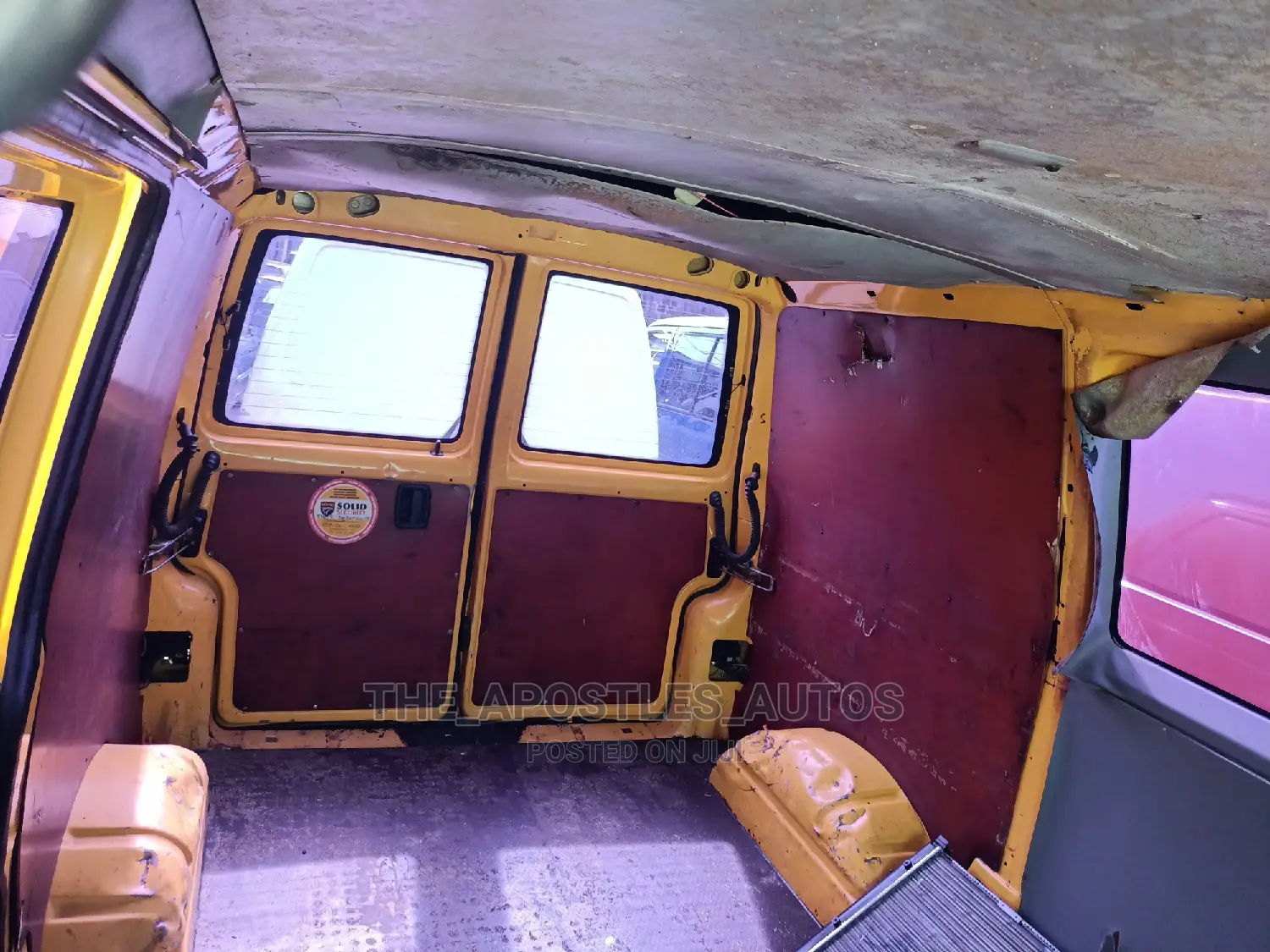 Volkswagen LT 2000 Yellow
