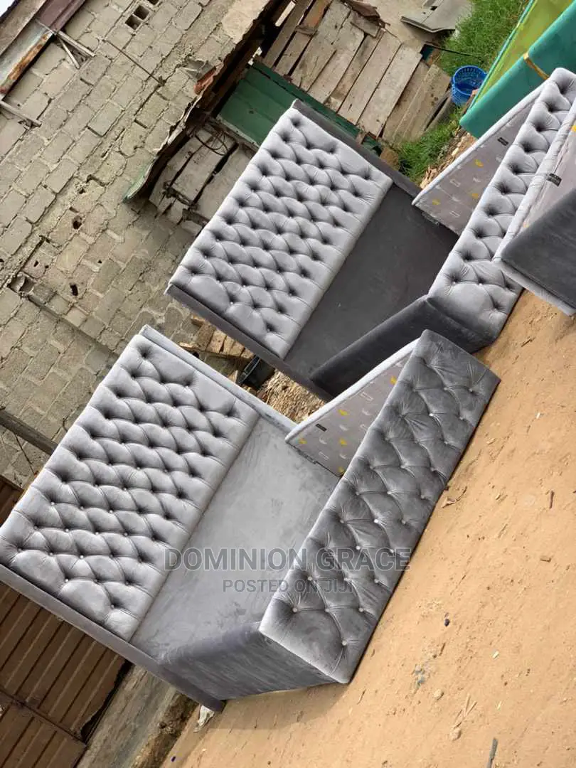 Royal Upholstery Padded Bedframe (4.5by6 Or 4 1⁄2by6