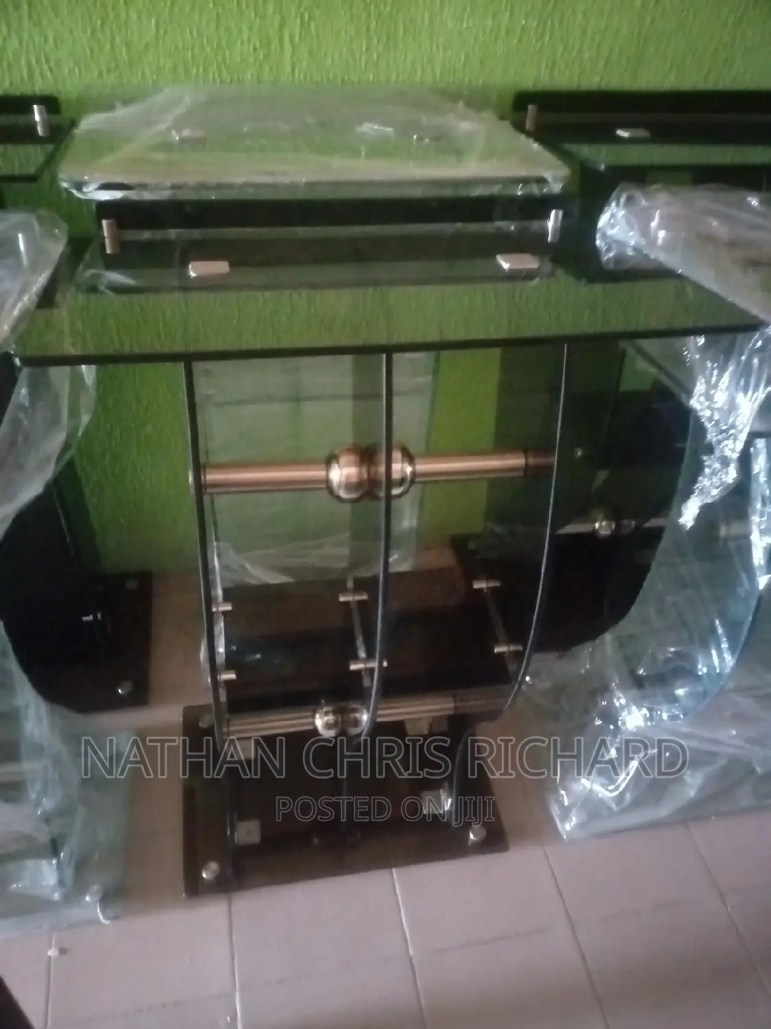 High Quality Glass Pulpit