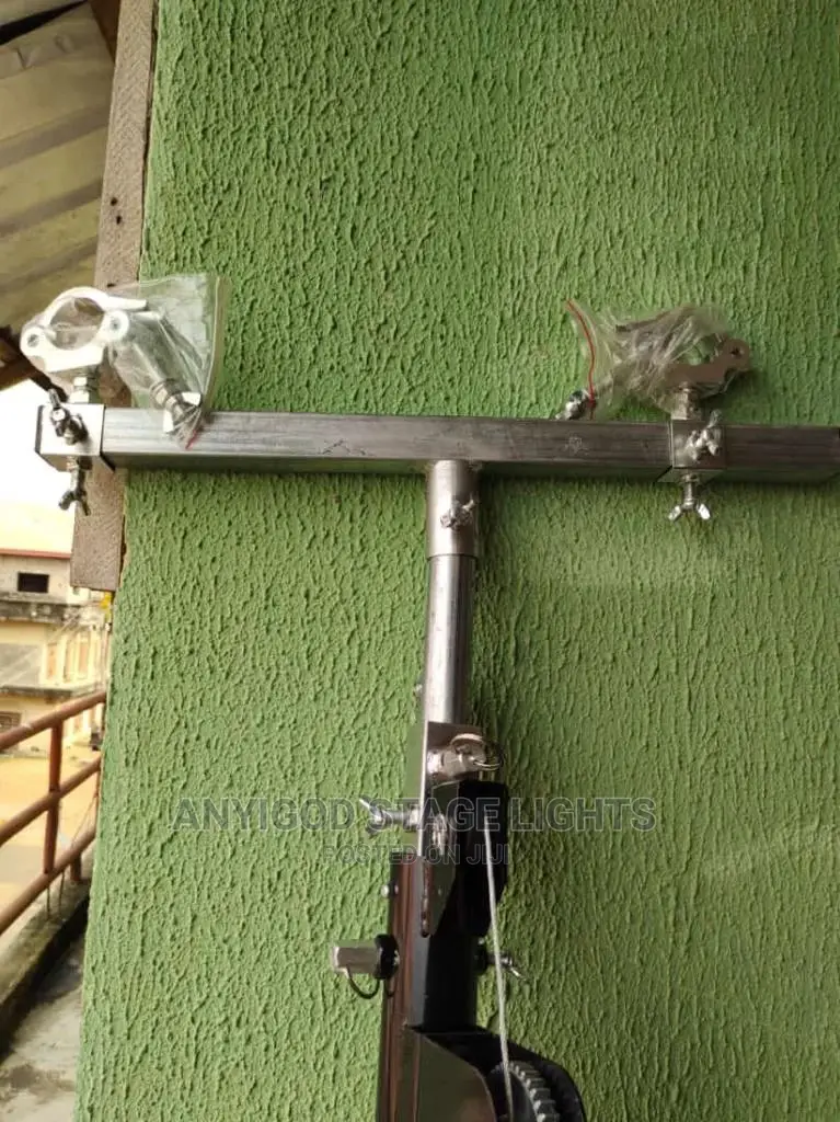 A Pair of Crank Truss Lifter