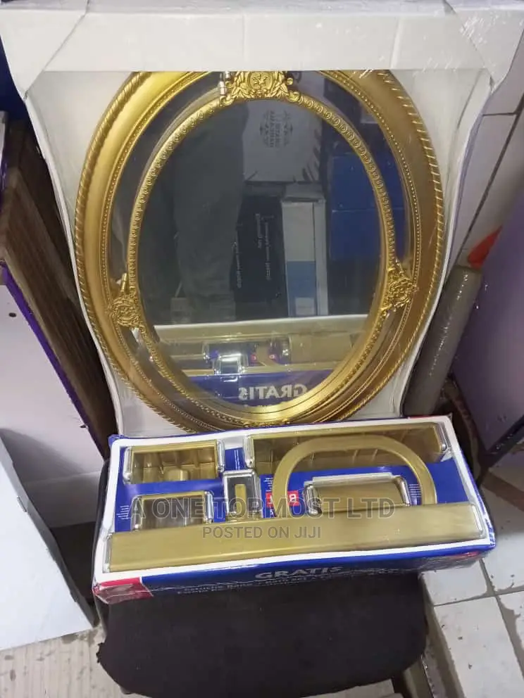Royal Mirror With Bathroom Accessories