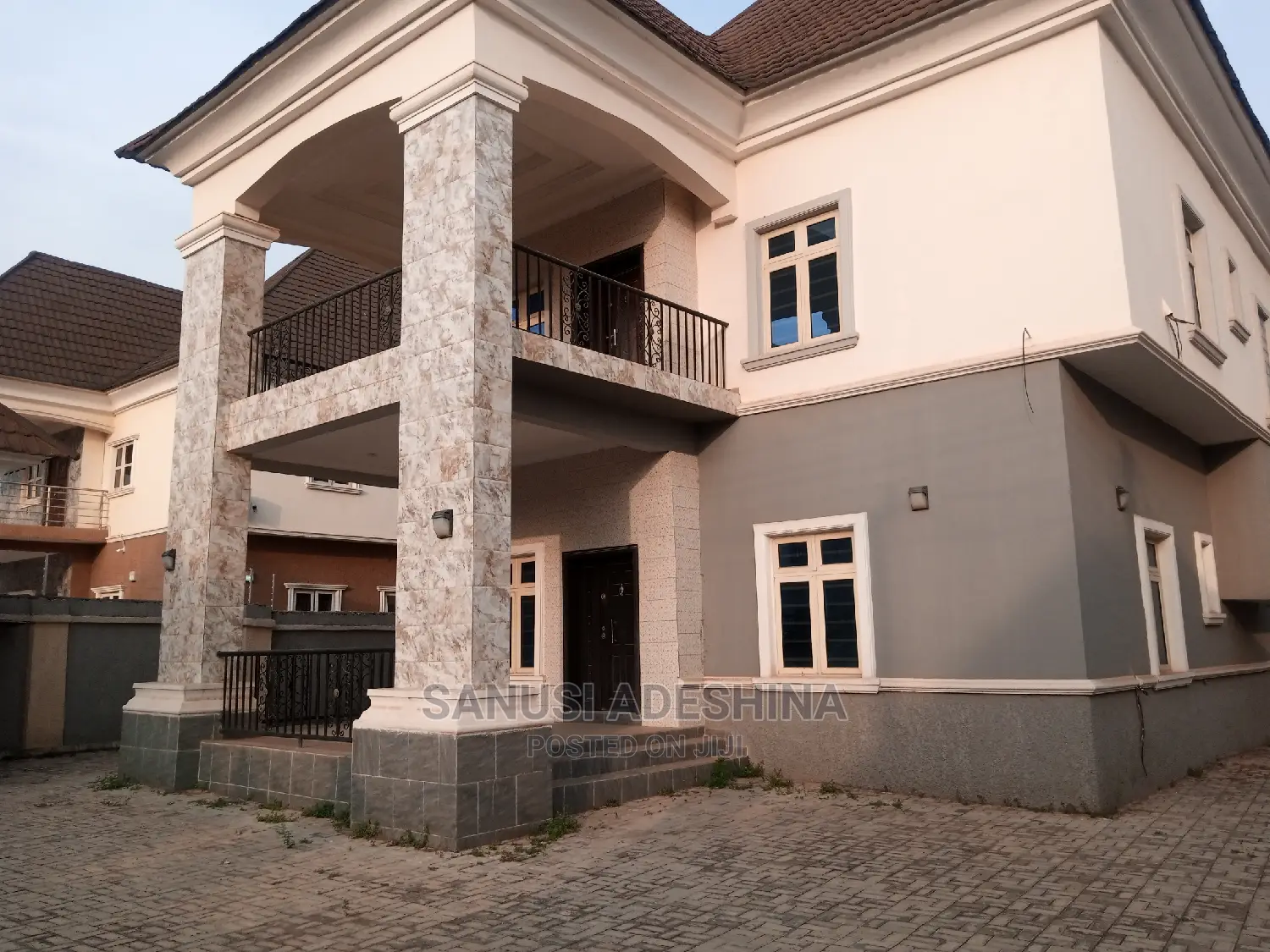 6bdrm Duplex in Mabeglober Estate, Gwarinpa for sale
