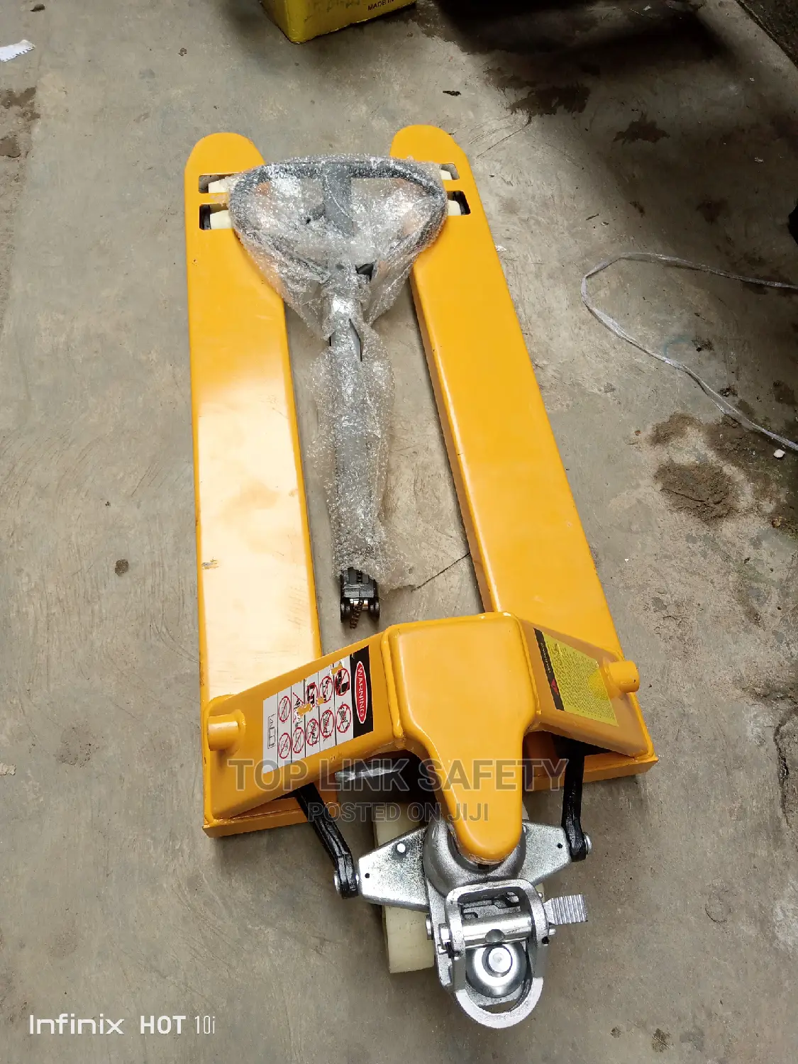 2.5 Pallet Truck 2ton.6mouth Guarante